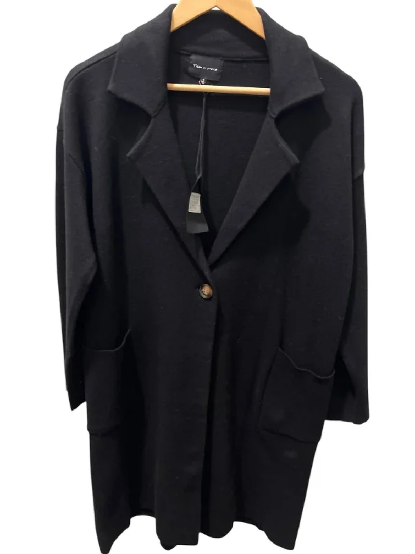 women's coats for those who love to experiment with fashionWomen's Wide Collar Coat In Black