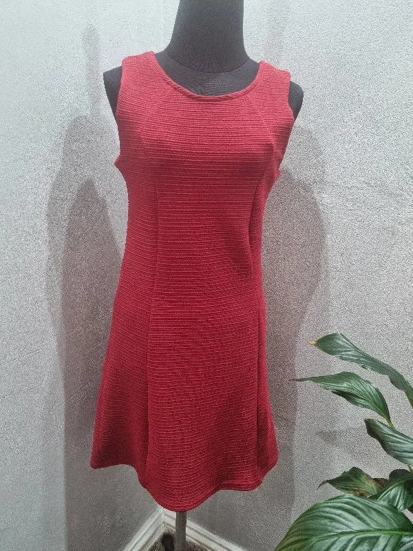 Tiered DressSleeveless Bodycon Dress (8/32)