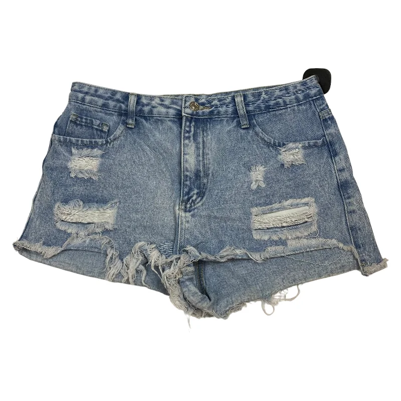 women's travel shortsShorts By Shein  Size: L