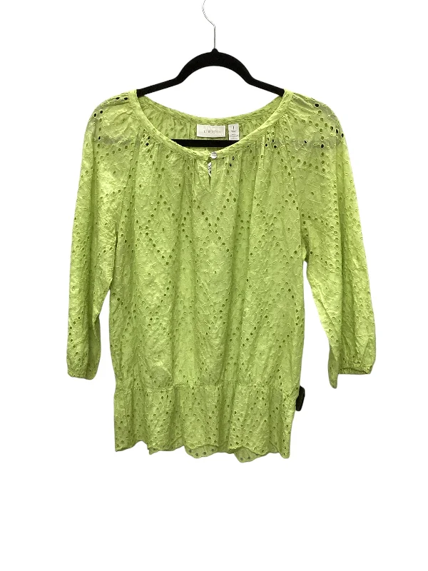 women's tops for those who want to wear versatile pieces that can be dressed up or downTop Short Sleeve By Chicos In Green, Size: 1