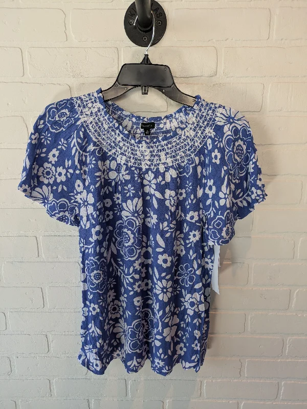 women's tops for those who want to elevate their everyday wear with chic and elegant piecesTop Short Sleeve By Talbots In Blue & White, Size: M