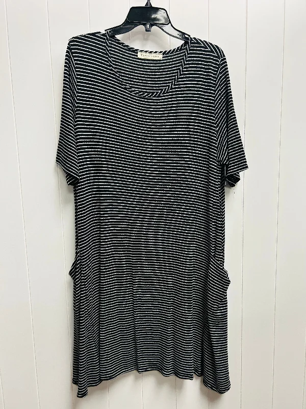 cropped women's topsTunic Short Sleeve By tiffany & grey In Black & White, Size: 2x